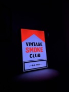 Lampka LED Vintage Smoke Club Retro – Lightbox Dekoracyjny Bar Pub Man Cave