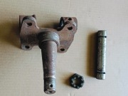 Zwrotnica lewa ze sworzniem i nakrętką FSC Żuk