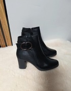 Czarne botki z klamrą na obcasie 40 OPIS