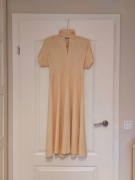 Kremowa sukienka retro