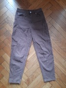 Brązowe spodnie z szerokimi nogawkami