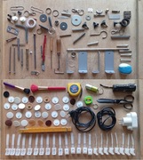 GADŻETY NARZĘDZIA BRELOCZKI KLUCZE NOŻE KABLE ŚRUBKI ZESTAW ITP