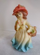 Figurka Dziewczyna z kwiatami i koszyczkiem  vintage