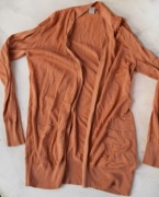 łososiowy kardigan narzutka S hm sweter bawełniany