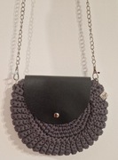 Granatowa torebka szydełkowa na łańcuszk