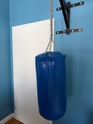 Worek bokserski z uchwytem ściennym, wymiary 60x30cm, waga 20kg