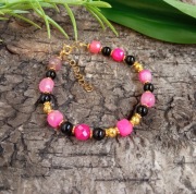 Bransoletka różowy agat, onyks i lawa wulkaniczna 