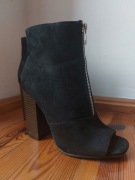 Zamszowe botki z odkrytymi palcami i zamkiem roz36