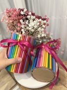 Flower box z kolorowych kredek