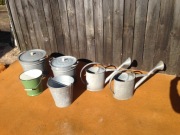 Metalowe konewki, wiadra, kotły, 6 szt.