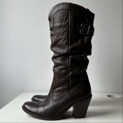 Skórzane ciemnobrązowe wsuwane kozaki kowbojki buty na obcasie LASOCKI 36