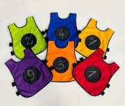 KOLOROWE KAMIZELKI KREDOWE ANIMACYJNE DLA DZIECI ZESTAW 6 szt.