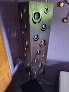 Lampa stojąca drewniana z kryształami. 