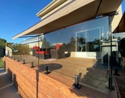 BALUSTRADA SZKLANA NA SPIGOTACH