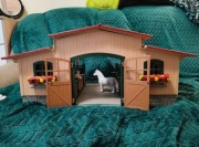 Stajnia Schleich 42195