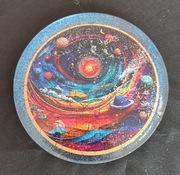 Kosmos z puzzli drewnianych zatopiony w żywicy epoksydowej 