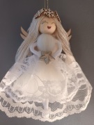 Świąteczny aniołek, makramowy 13 x 14 cm.