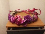 Wianek fioletowy sztuczne kwiaty wiązany sesja ślub