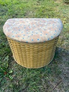 Stylowy puf ratanowy z wikliny