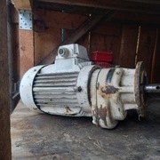 Motoreduktor prosty kołnierzowy 1.5kw 371 obr