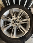 Oryginalne felgi 20’ Land Rover + opony zimowe