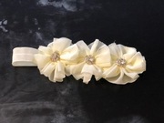 Opaska kremowa uniwersalna z kryształkami