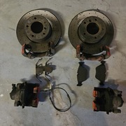 Hamulce przód bmw e90 e91 e92 e93 300mm czerwone zaciski klocki jarzma