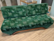 Zielona kanapa rozkładana