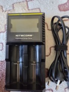 Nitecore D2 - - uniwersalna ładowarka do akumulatorów