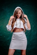 Bluza typu crop top ze spódniczką 