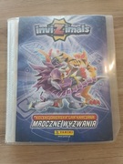 Karty Invizimals wraz z albumem 