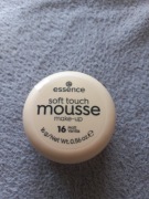 podkład matujący Essence Soft Touch Mousse w odcieniu 16 Matt Vanilla. 