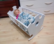 Duża KOŁYSKA dla lalki Łóżko drewniane Białe łóżeczko 52cm materac pościel