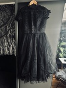 Czarna sukienka midi Chi Chi London M/L