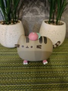 Pusheen na wrotkach figurka kolekcjonerska 