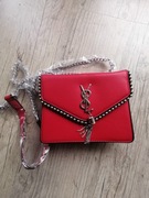 Torebka czerwona na złotym łańcuszku 