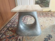 Sztuka nowoczesna, rzeźba (postument pod popiersie/stół)