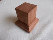 Podstawka drewniana mahoniowa mahoń pod modele popiersia figurki cokół
