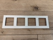 Ramka do gniazdek poczwórna Simon biała