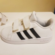 Buty chłopięce Adidas r. 26