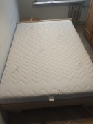 Sprzedam łóżko z materacem 140x200