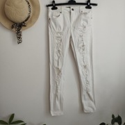 Trendy białe spodnie Bershka skinny | rozmiar 36, dziury, casual style
