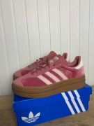 Używane tenisowki damskie adidas gazelle bold velvet 40 2/3 org