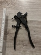 Antyczne cęgi do ustawiania zębów pił 4