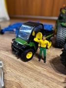 Wywrotka John Deere Gator 855D z figurką kierowcy