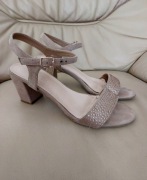 Sandały zamszowe w roz 40.