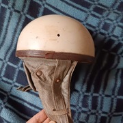 Kask Orzeszek Nitron z szarą skórą z epoki PRL-u 