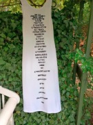 Sukienka długa drukowane litery biała "L"