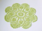 Ręcznie szydełkowana serwetka haftowana dziergana zielona