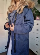 Granatowa parka z futerkiem i kapturem r. 36 – idealna na wiosnę